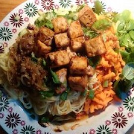 Bun cha: Vietnamese maaltijdsalade met pittige tofublokjes