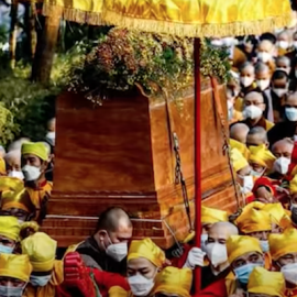 Indrukwekkende beelden van Thay's begrafenisstoet en crematieplechtigheid